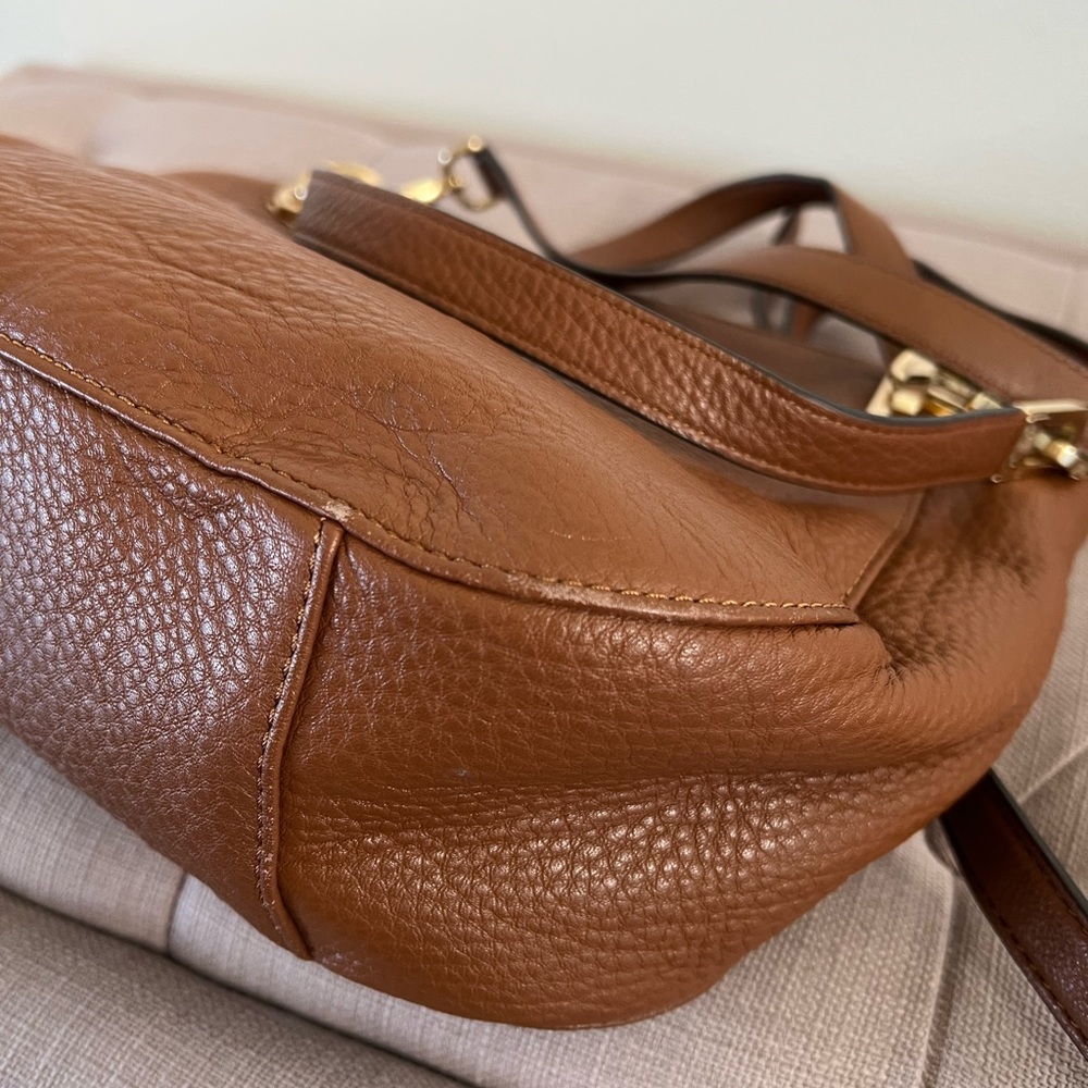 Authentic Michael Kors Leather Crossbody Shoulder Bag - Picture 7 of 10